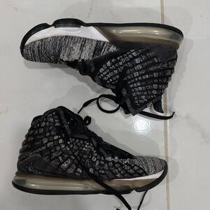 LeBron 17 Nike